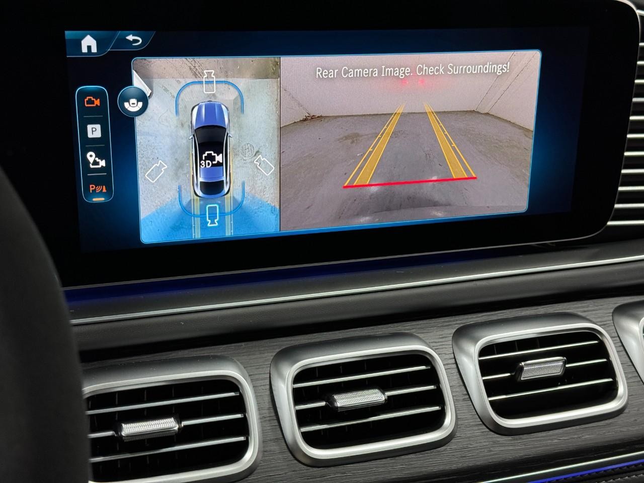 Mercedes-Benz GLE Vehicle Full-screen Gallery Image 35