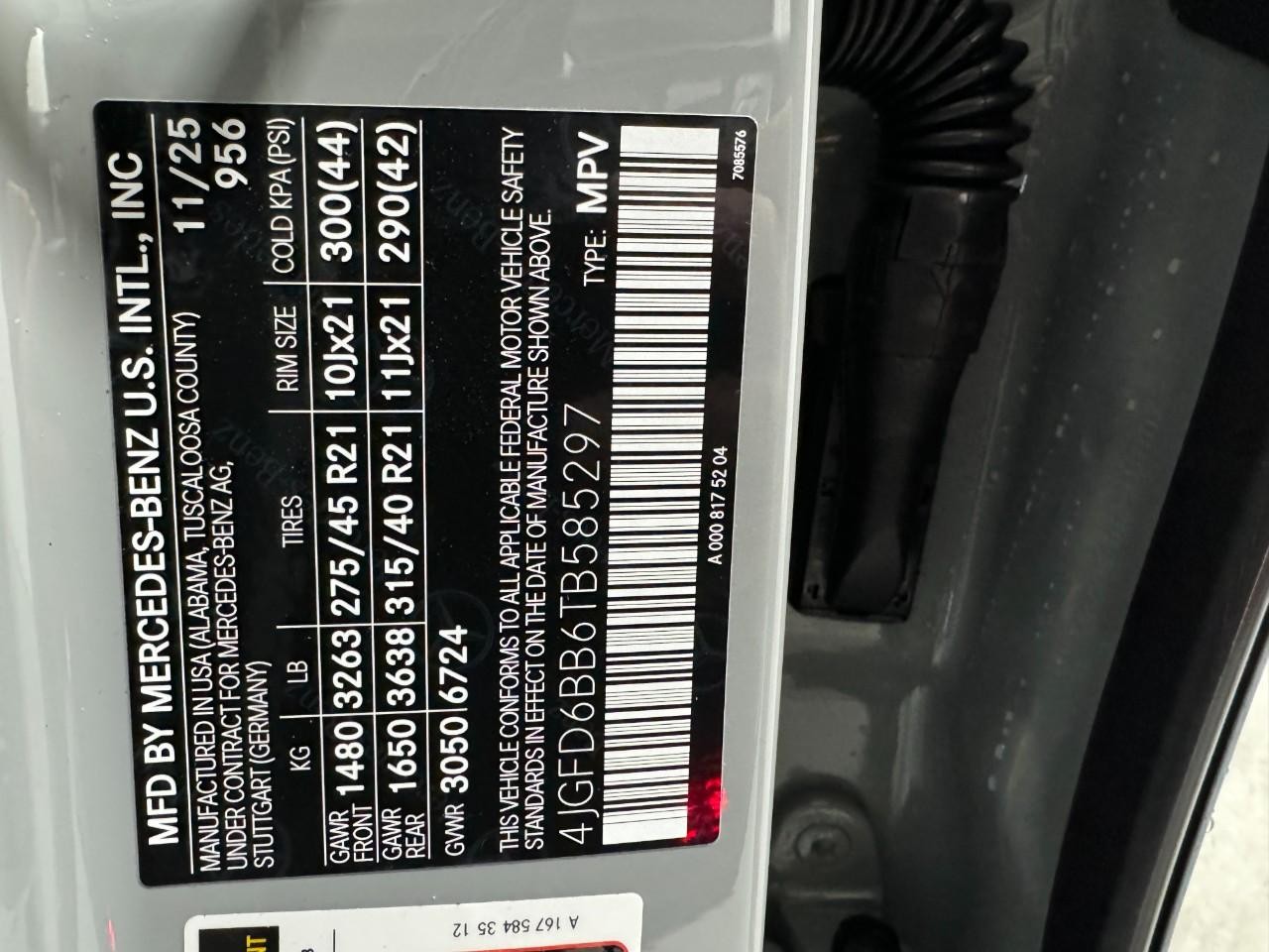 Mercedes-Benz GLE Vehicle Full-screen Gallery Image 36