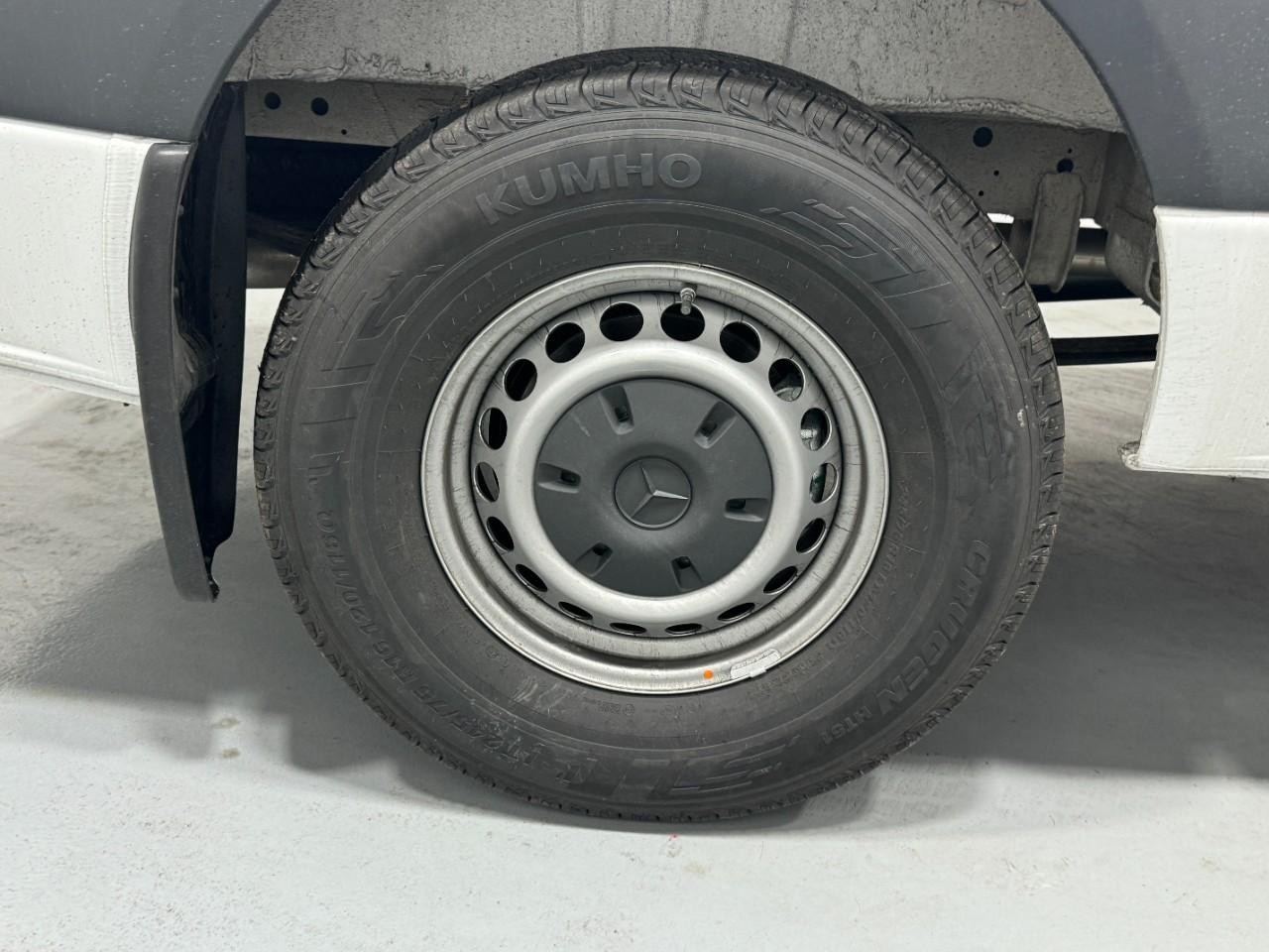 Mercedes-Benz Sprinter Van Vehicle Full-screen Gallery Image 5