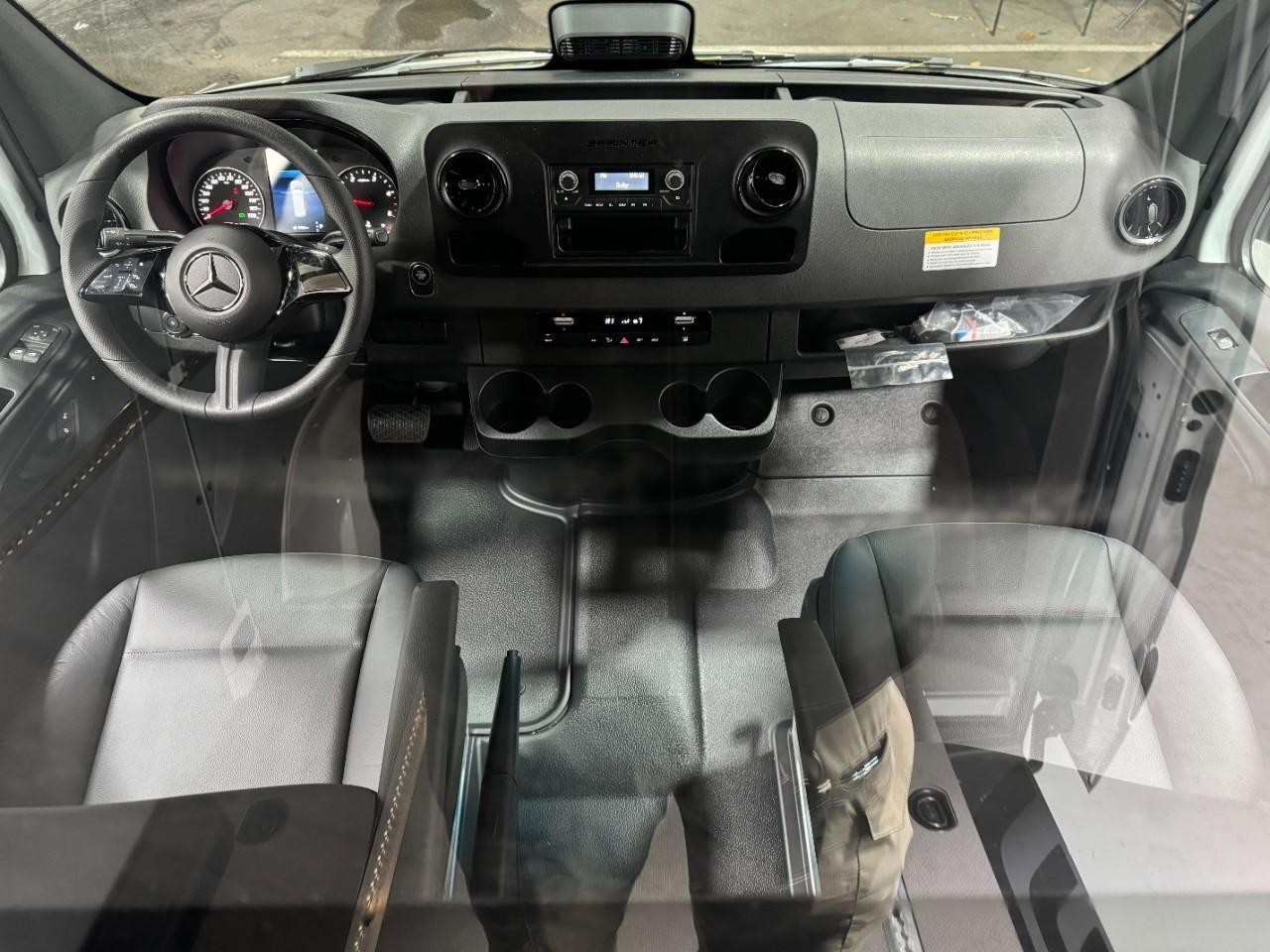 Mercedes-Benz Sprinter Van Vehicle Full-screen Gallery Image 12