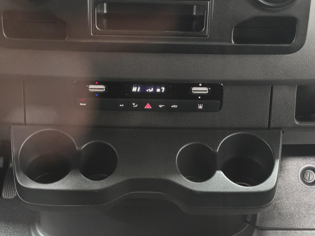 Mercedes-Benz Sprinter Van Vehicle Full-screen Gallery Image 15