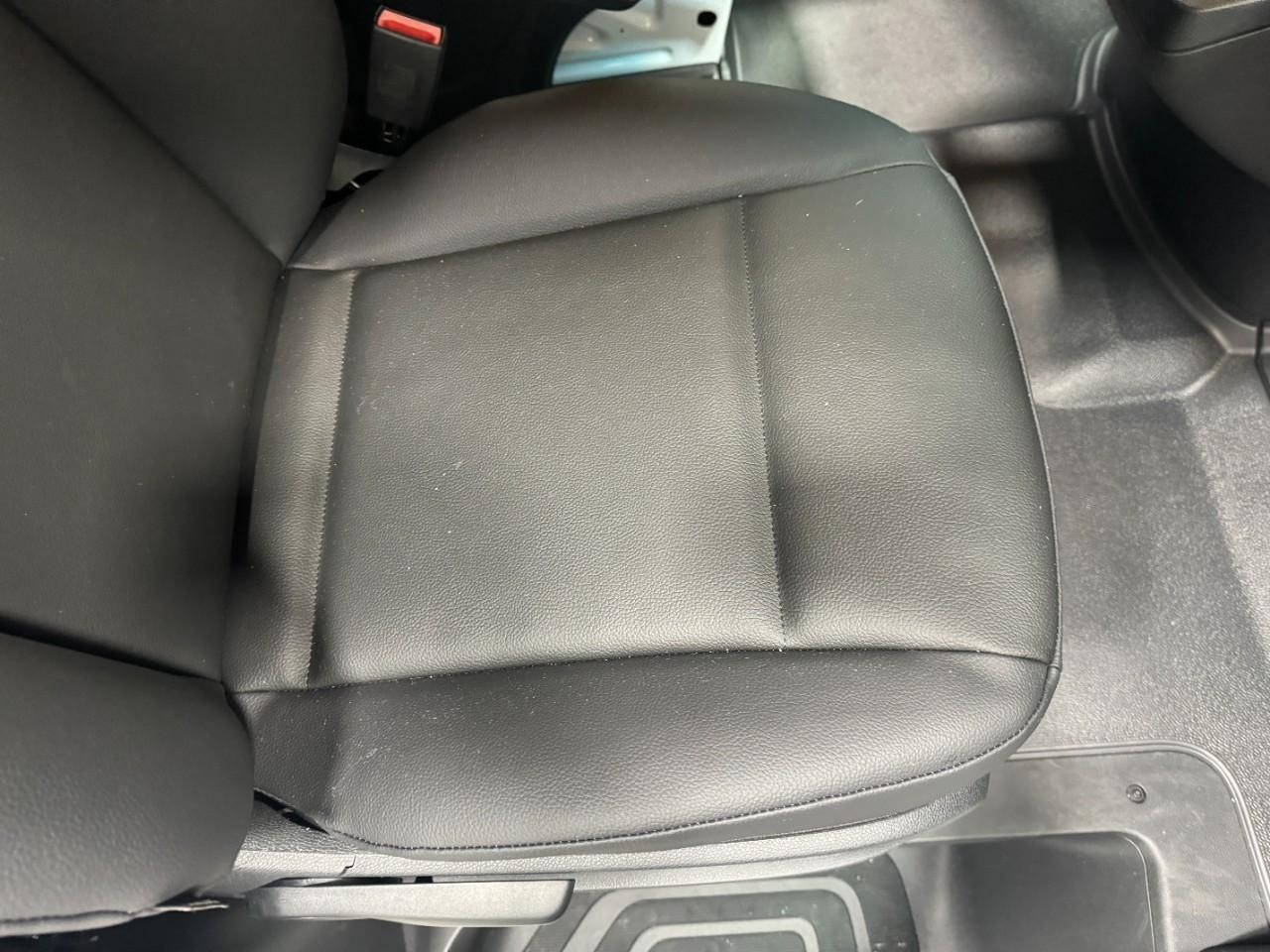 Mercedes-Benz Sprinter Van Vehicle Full-screen Gallery Image 17