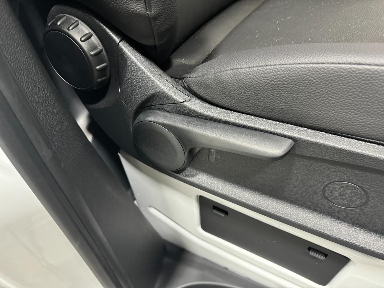 Mercedes-Benz Sprinter Van Vehicle Full-screen Gallery Image 18