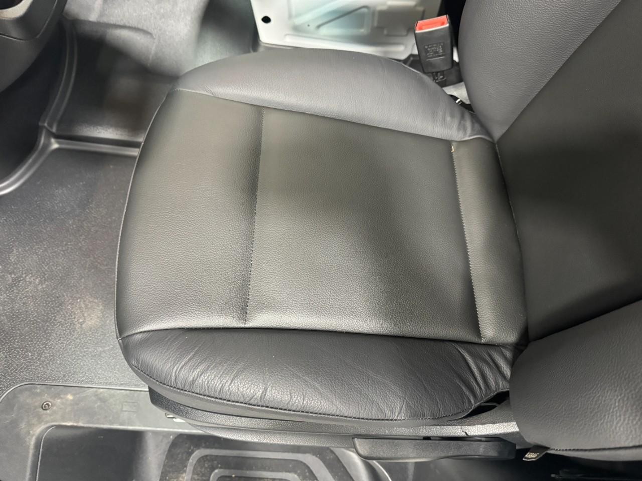 Mercedes-Benz Sprinter Van Vehicle Full-screen Gallery Image 25