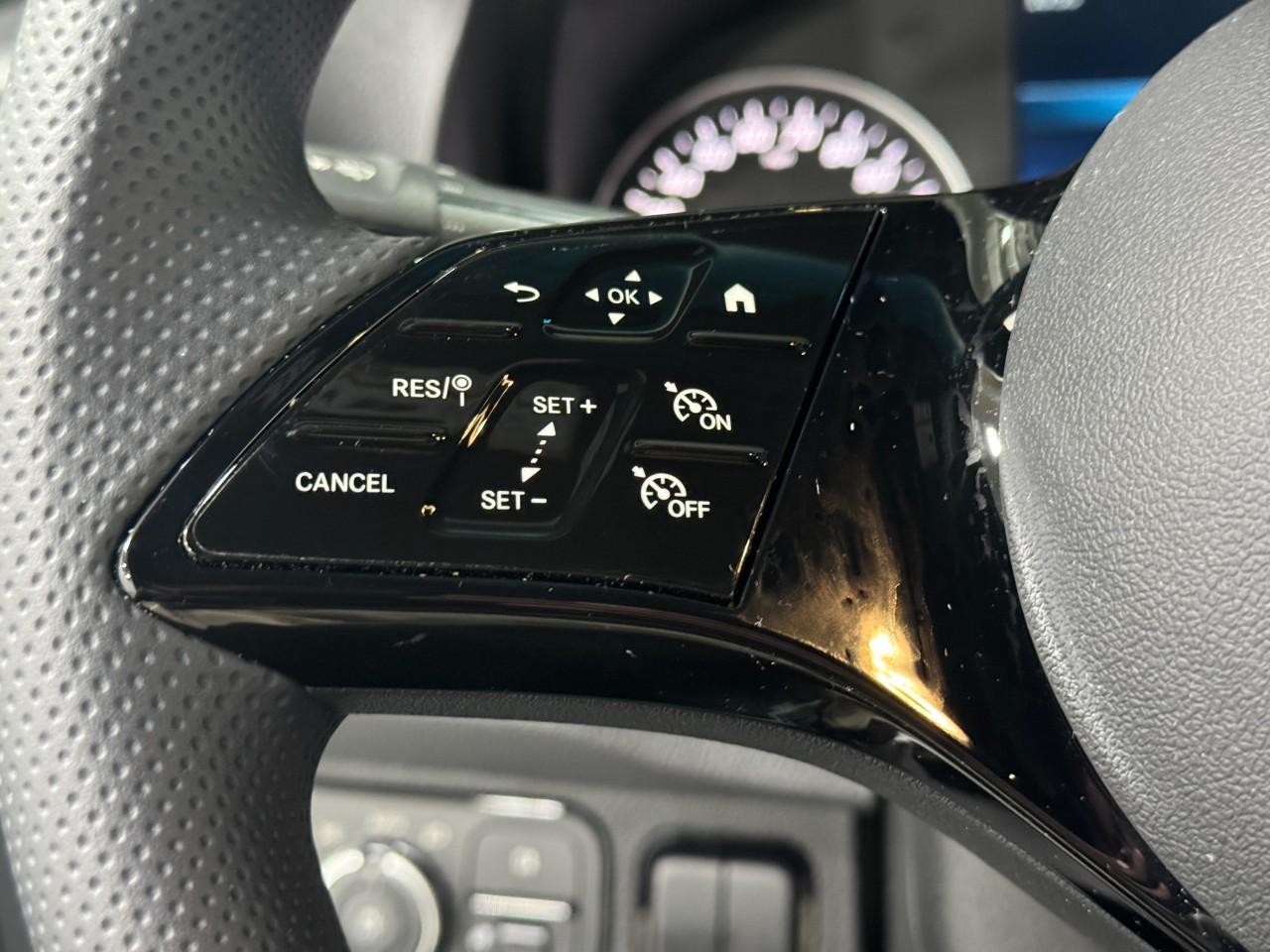 Mercedes-Benz Sprinter Van Vehicle Full-screen Gallery Image 27