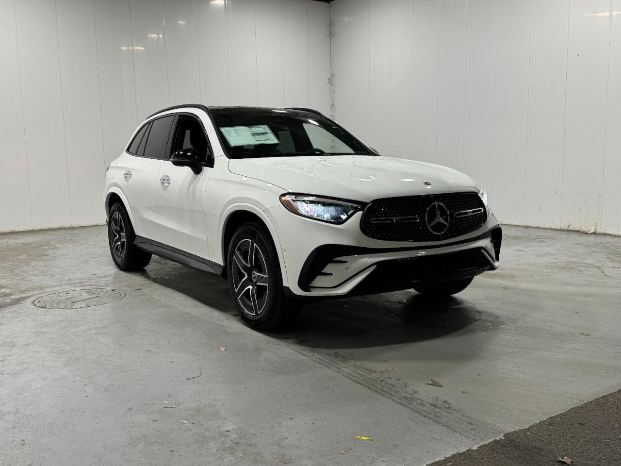 Mercedes-Benz GLC Vehicle Full-screen Gallery Image 6