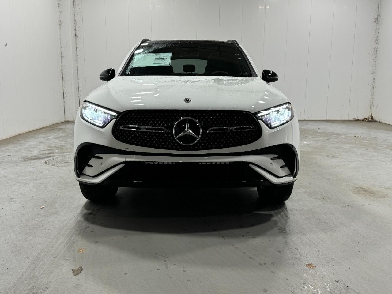 Mercedes-Benz GLC Vehicle Full-screen Gallery Image 7