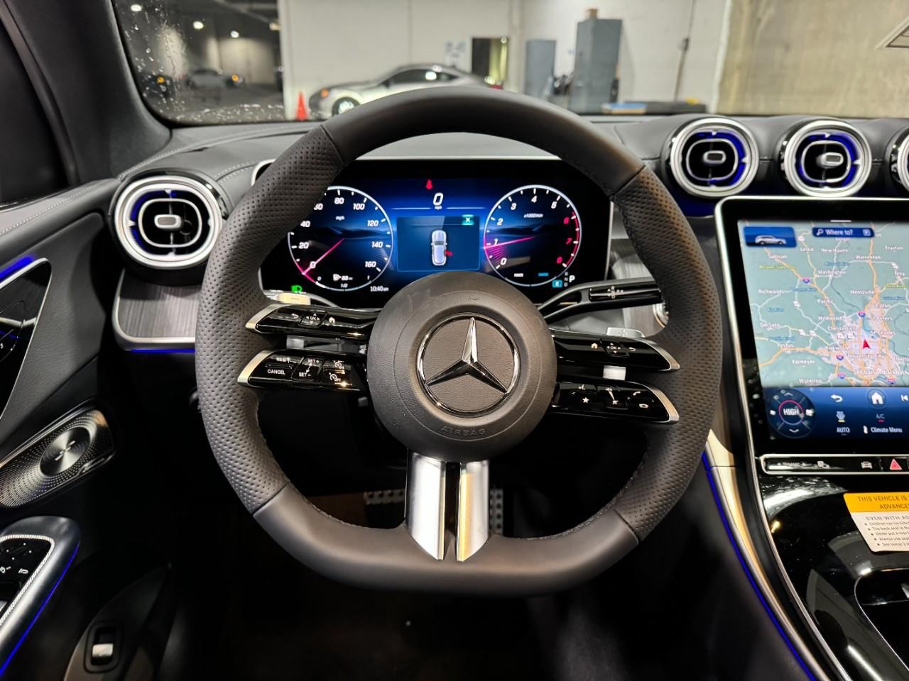 Mercedes-Benz GLC Vehicle Full-screen Gallery Image 13
