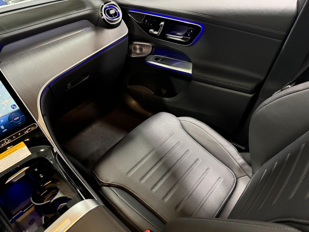 Mercedes-Benz GLC Vehicle Full-screen Gallery Image 15