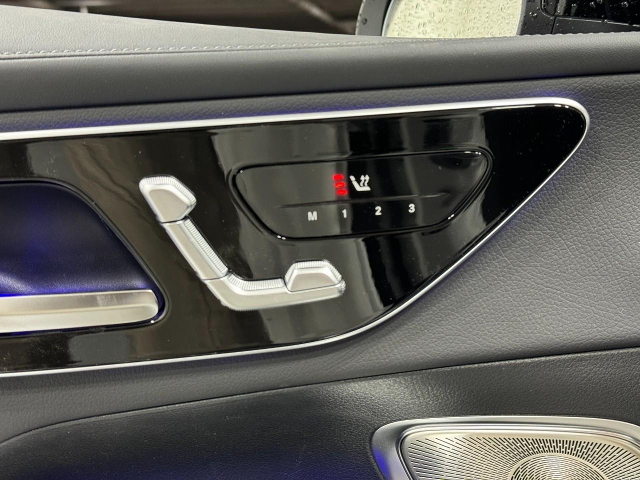 Mercedes-Benz GLC Vehicle Full-screen Gallery Image 22