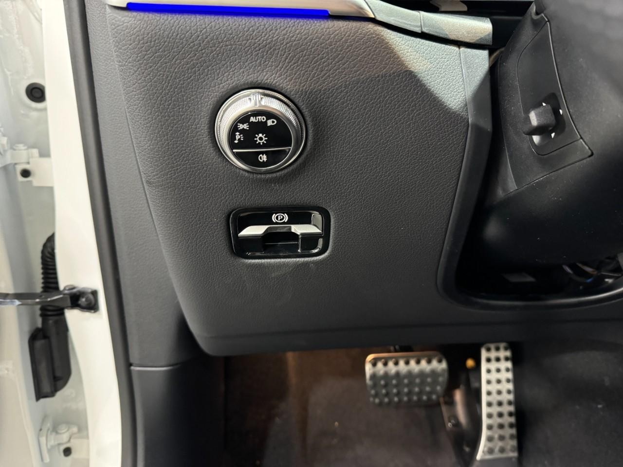 Mercedes-Benz GLC Vehicle Full-screen Gallery Image 30