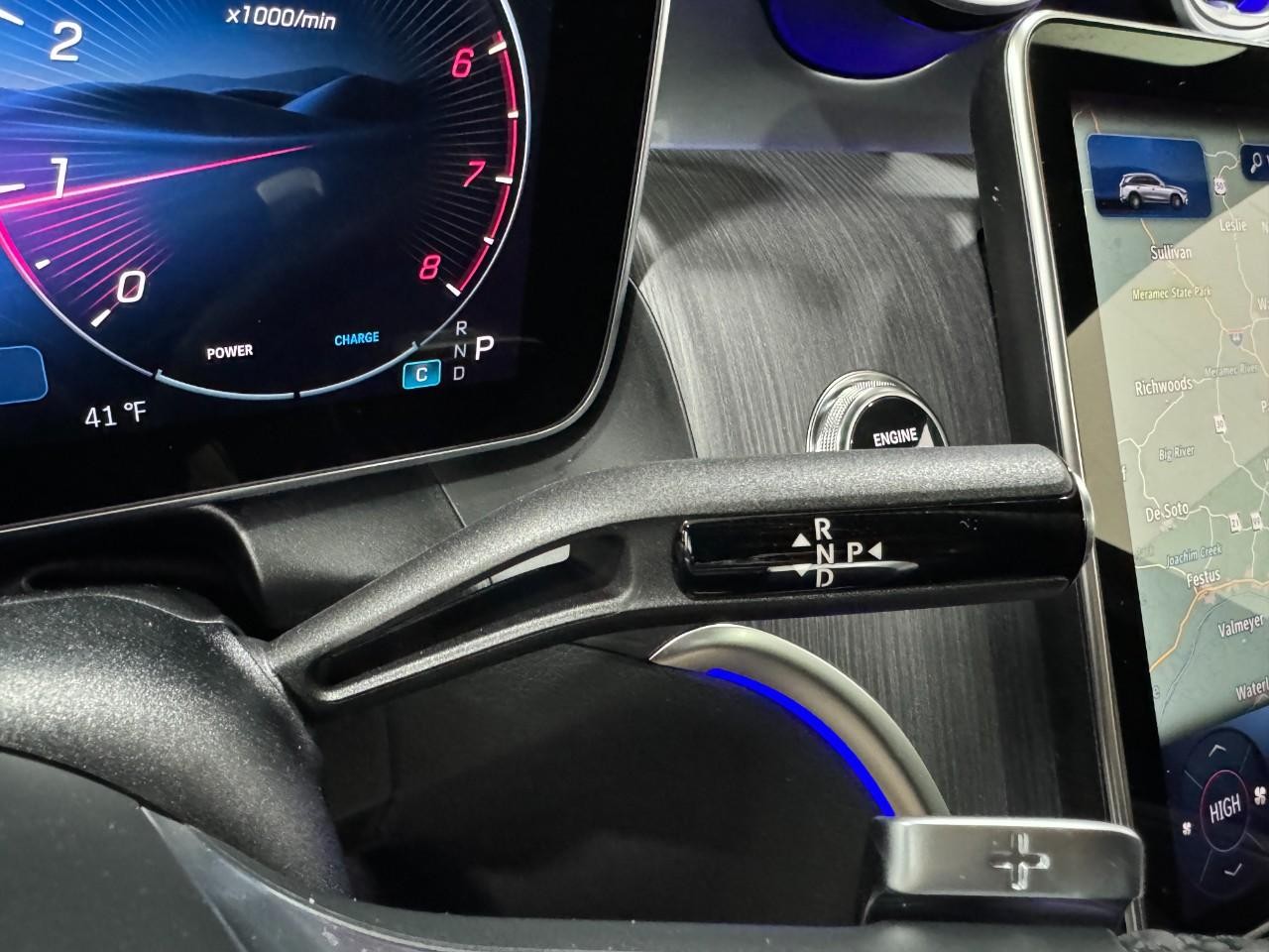 Mercedes-Benz GLC Vehicle Full-screen Gallery Image 34