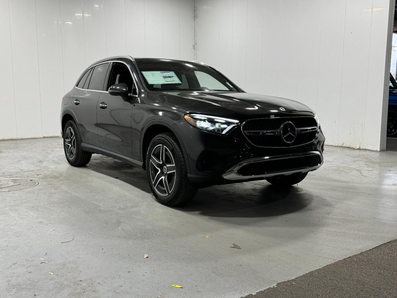 Mercedes-Benz GLC Vehicle Full-screen Gallery Image 6