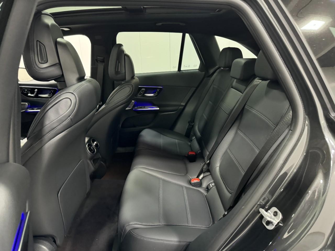 Mercedes-Benz GLC Vehicle Full-screen Gallery Image 8