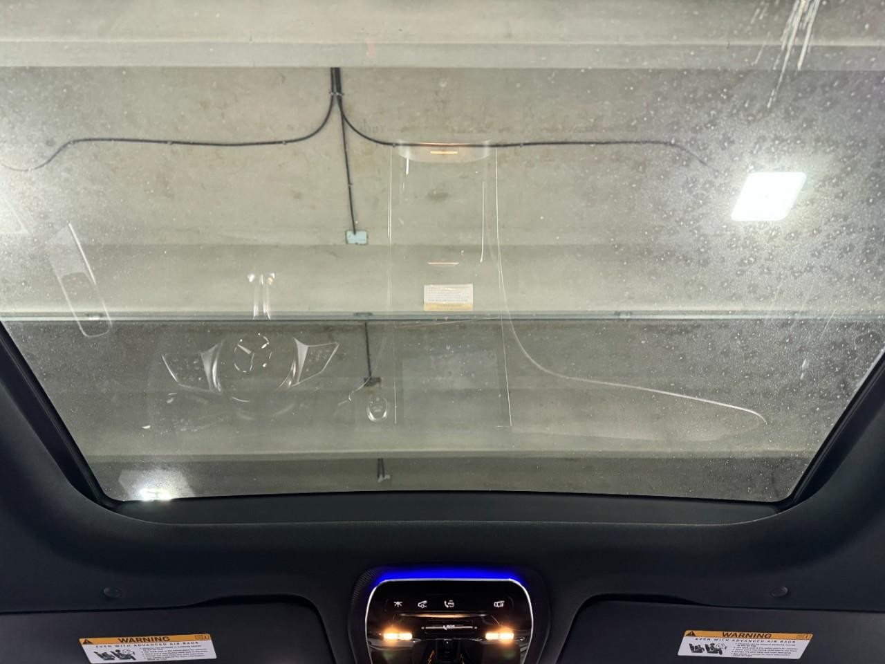 Mercedes-Benz GLC Vehicle Full-screen Gallery Image 11