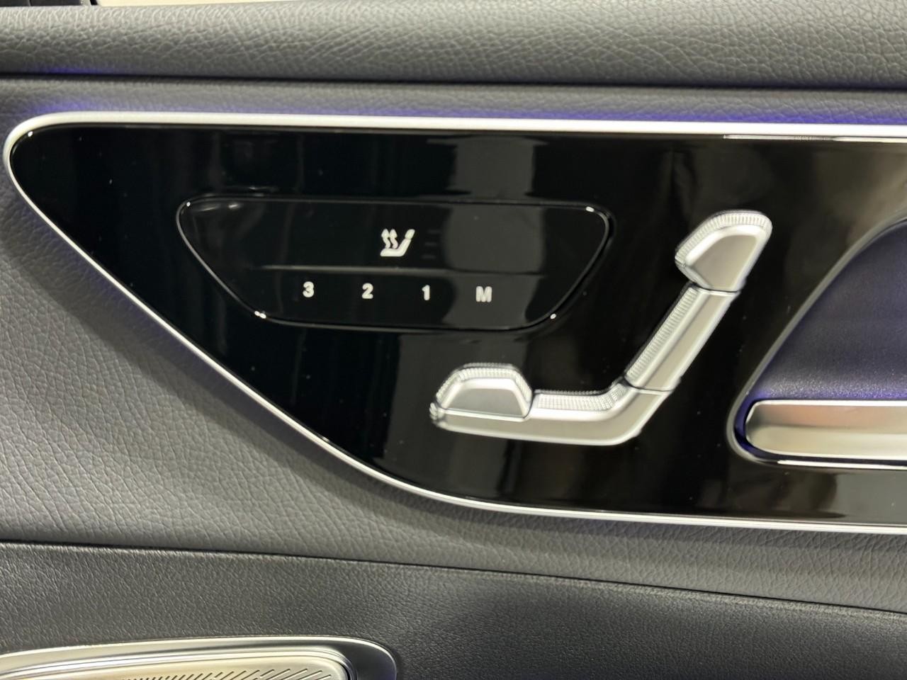 Mercedes-Benz GLC Vehicle Full-screen Gallery Image 19