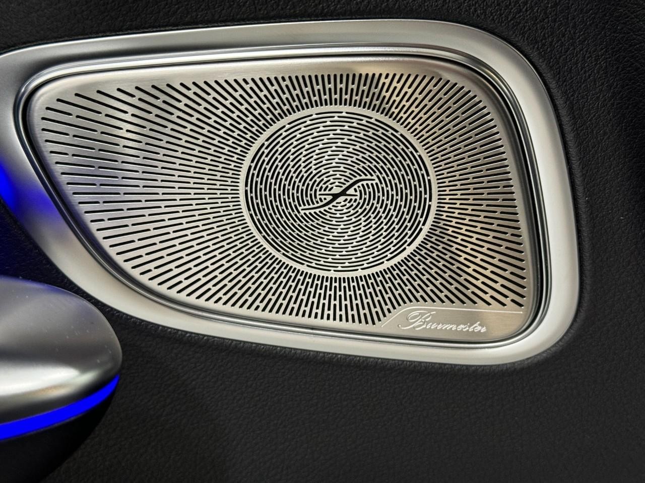 Mercedes-Benz GLC Vehicle Full-screen Gallery Image 25