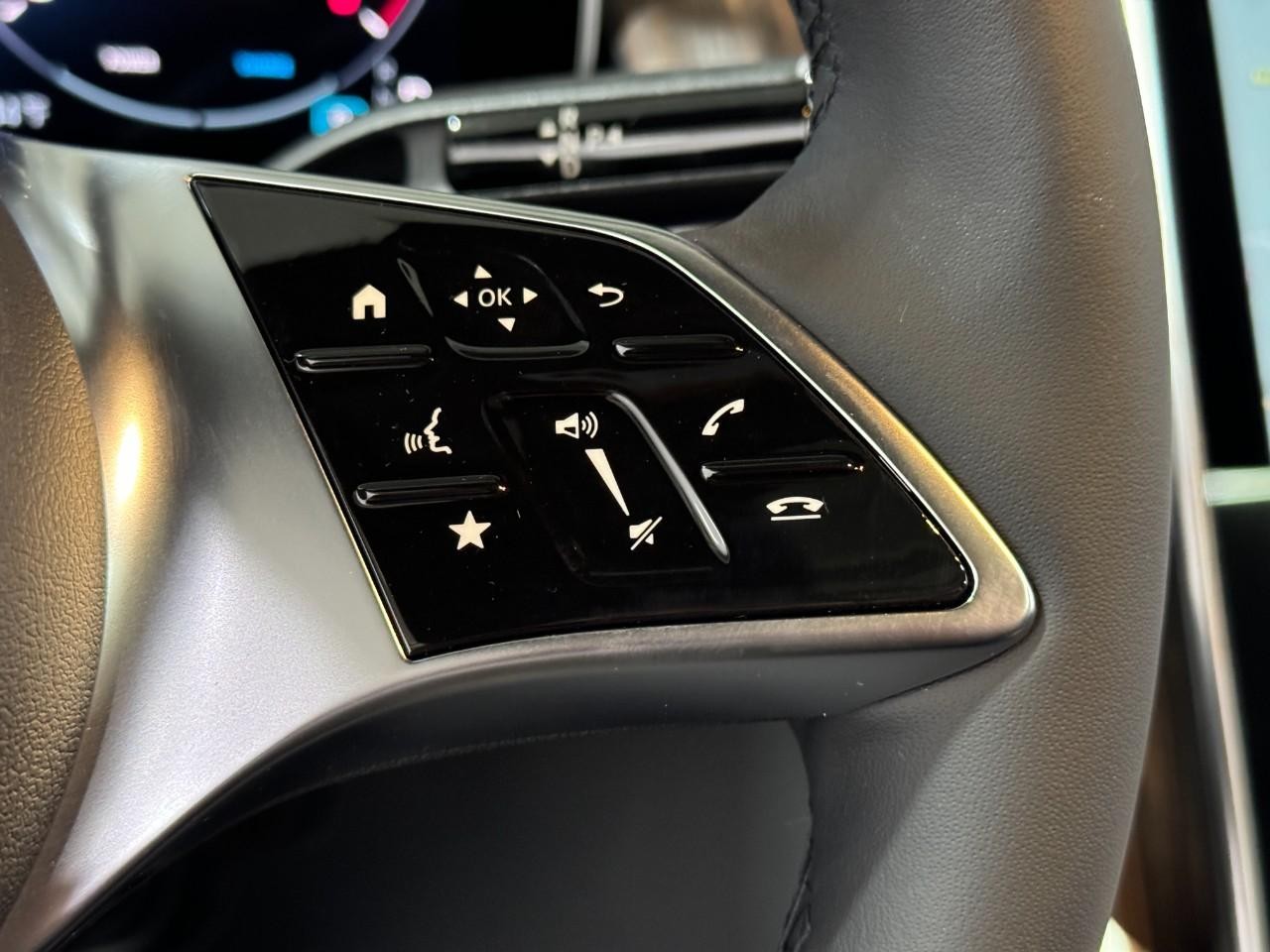 Mercedes-Benz GLC Vehicle Full-screen Gallery Image 32