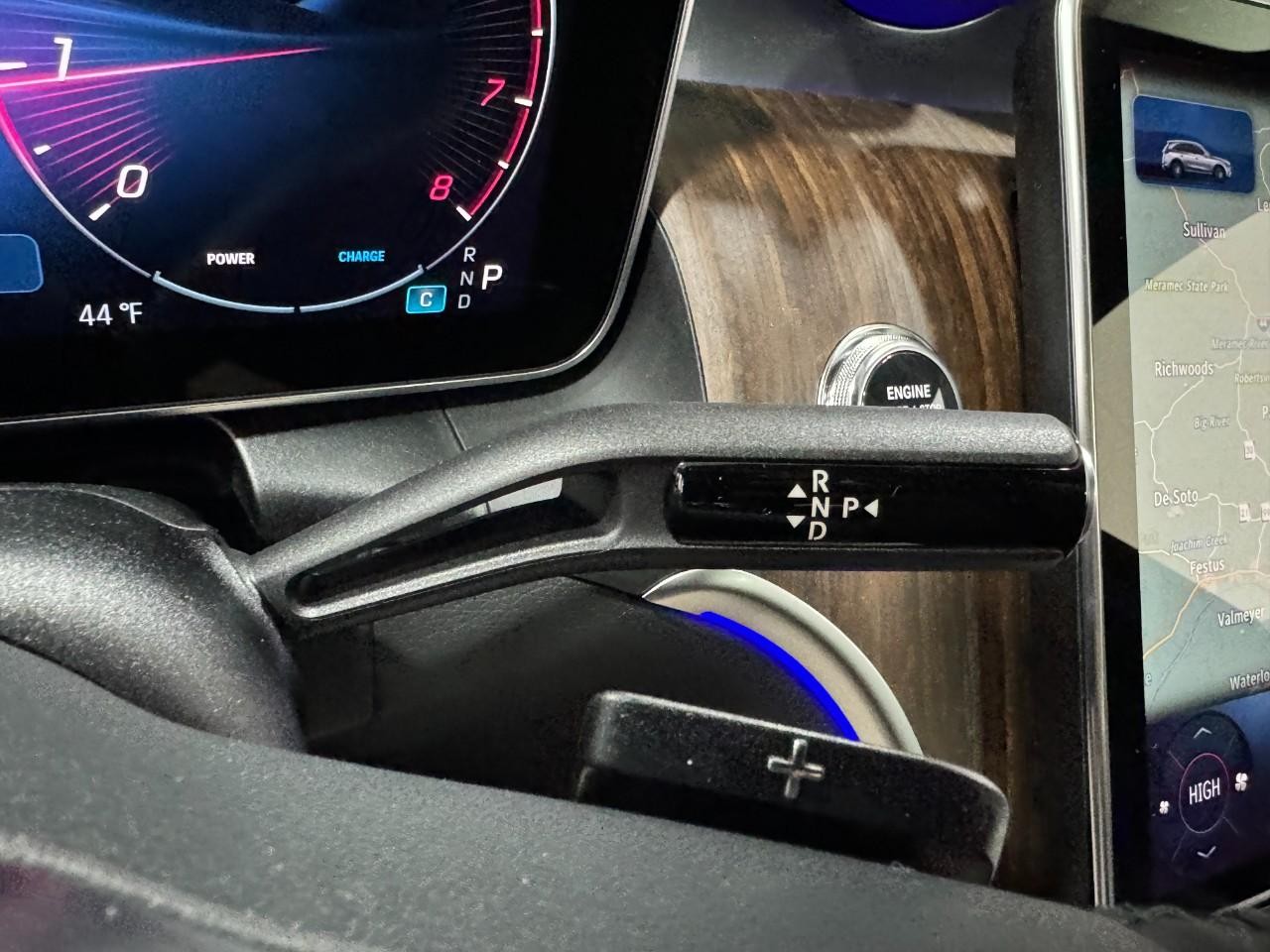 Mercedes-Benz GLC Vehicle Full-screen Gallery Image 34