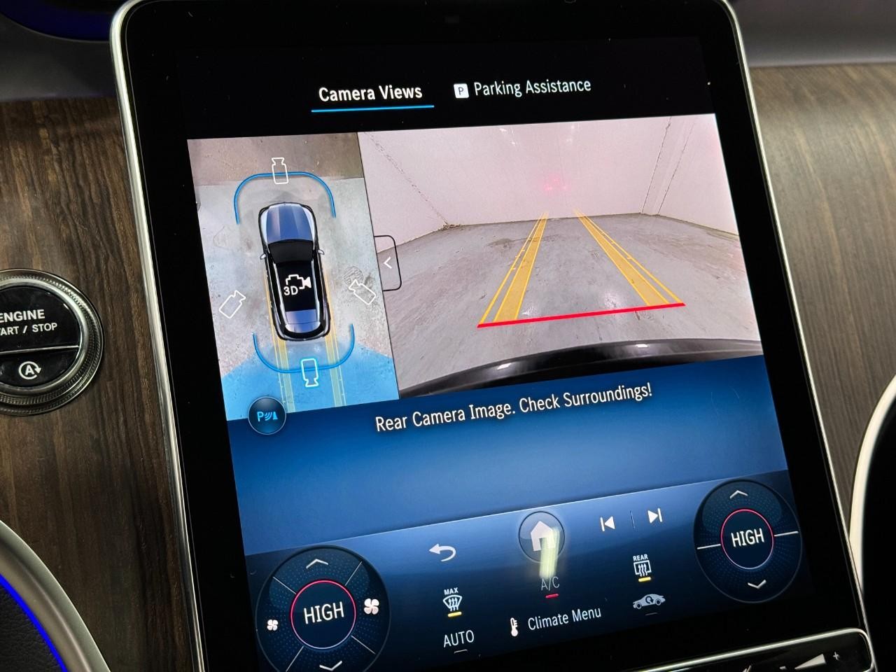 Mercedes-Benz GLC Vehicle Full-screen Gallery Image 35