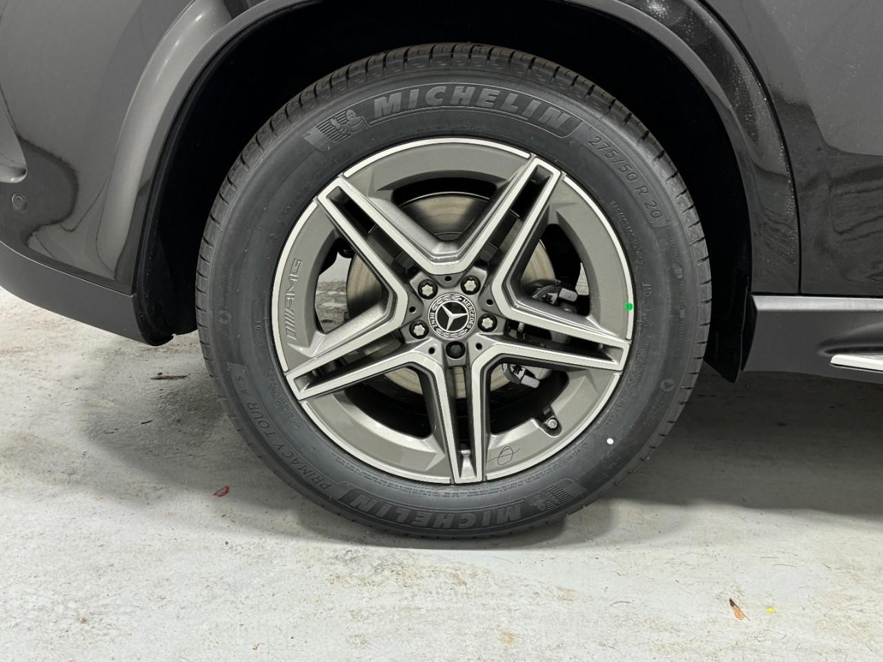 Mercedes-Benz GLE Vehicle Full-screen Gallery Image 5