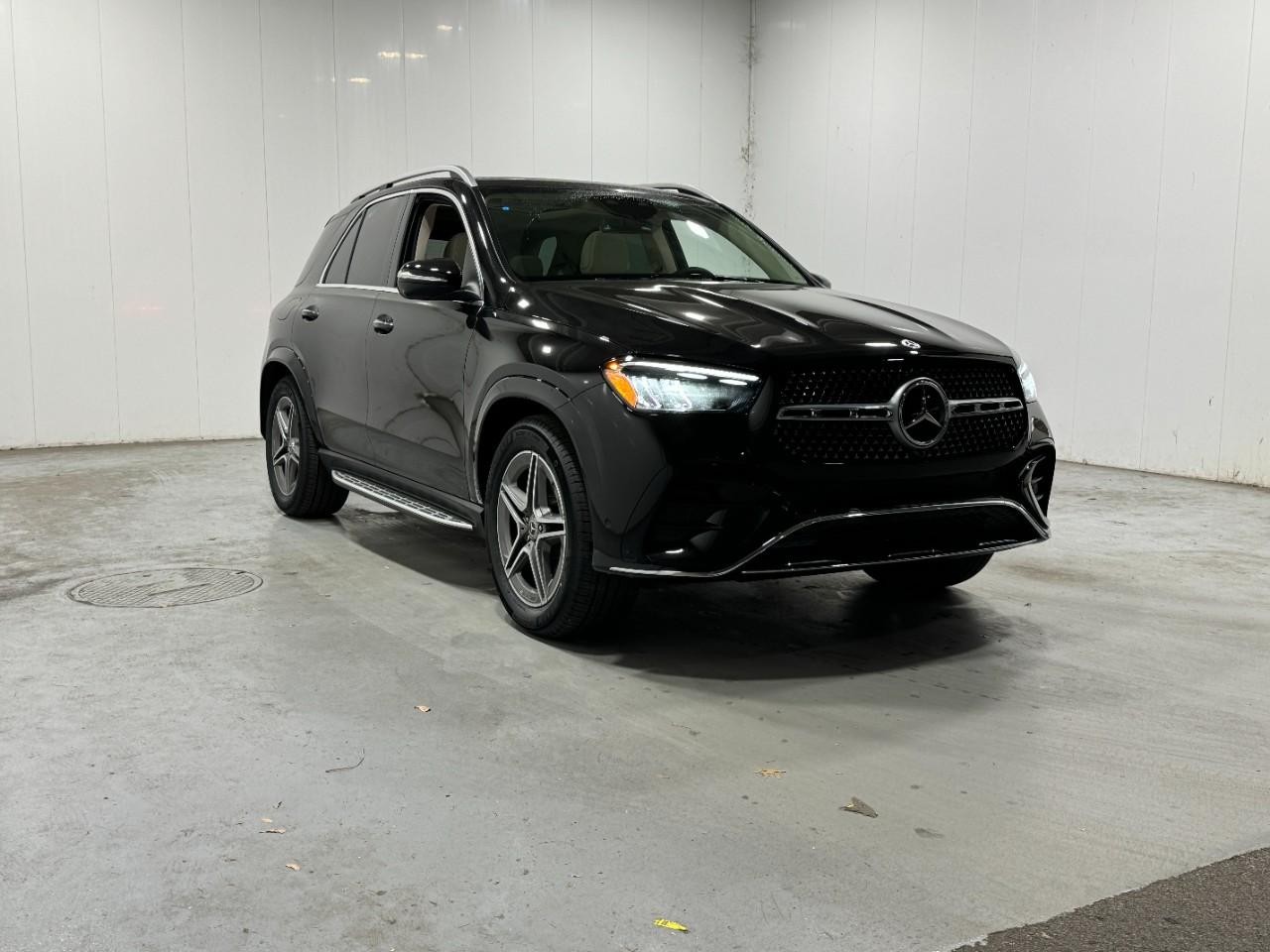 Mercedes-Benz GLE Vehicle Full-screen Gallery Image 6