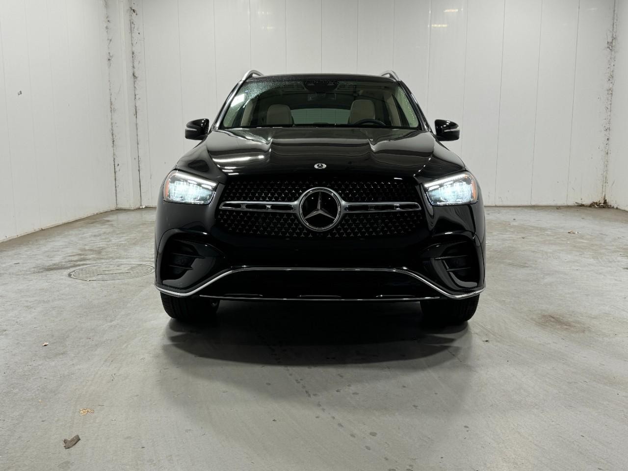 Mercedes-Benz GLE Vehicle Full-screen Gallery Image 7