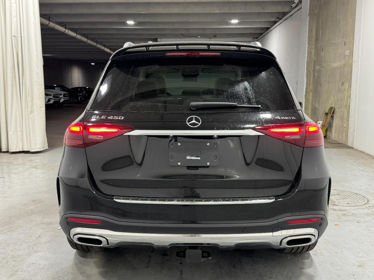 Mercedes-Benz GLE Vehicle Full-screen Gallery Image 9