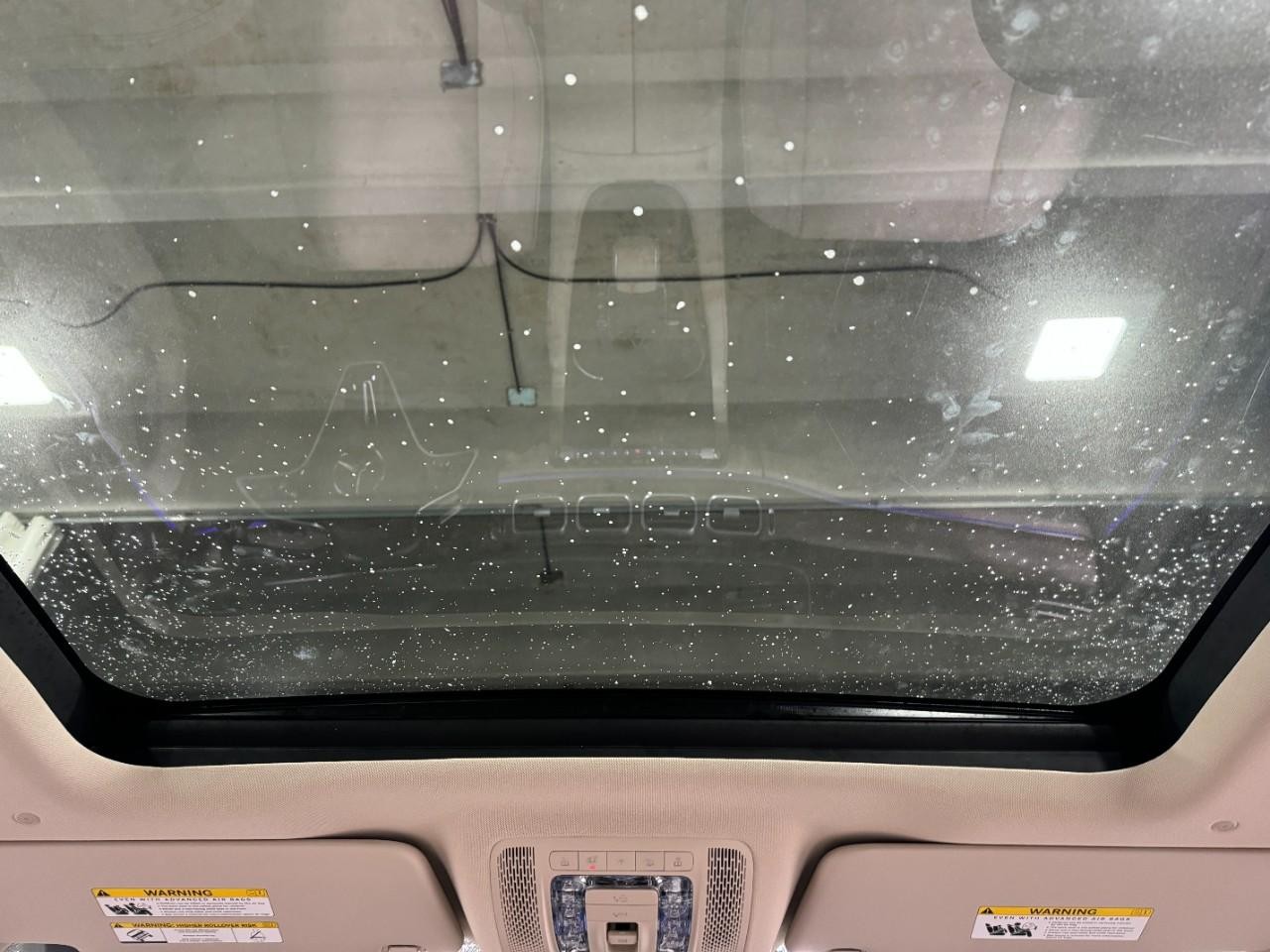 Mercedes-Benz GLE Vehicle Full-screen Gallery Image 11