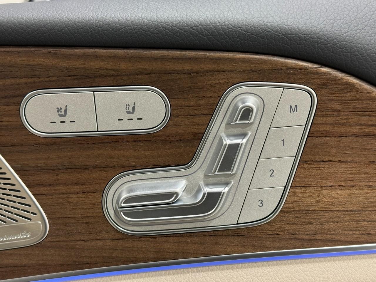 Mercedes-Benz GLE Vehicle Full-screen Gallery Image 21