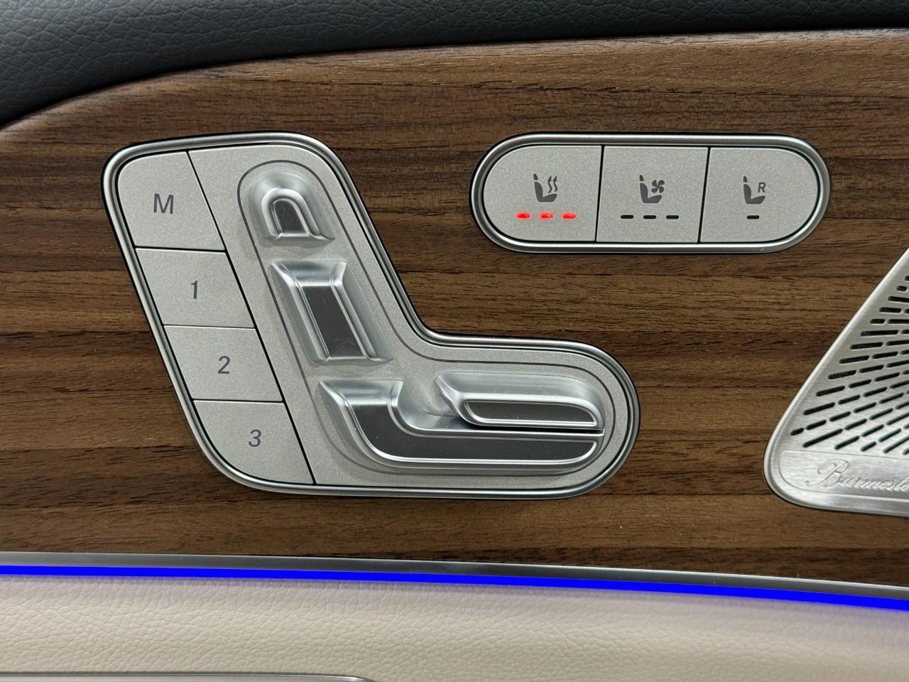 Mercedes-Benz GLE Vehicle Full-screen Gallery Image 25