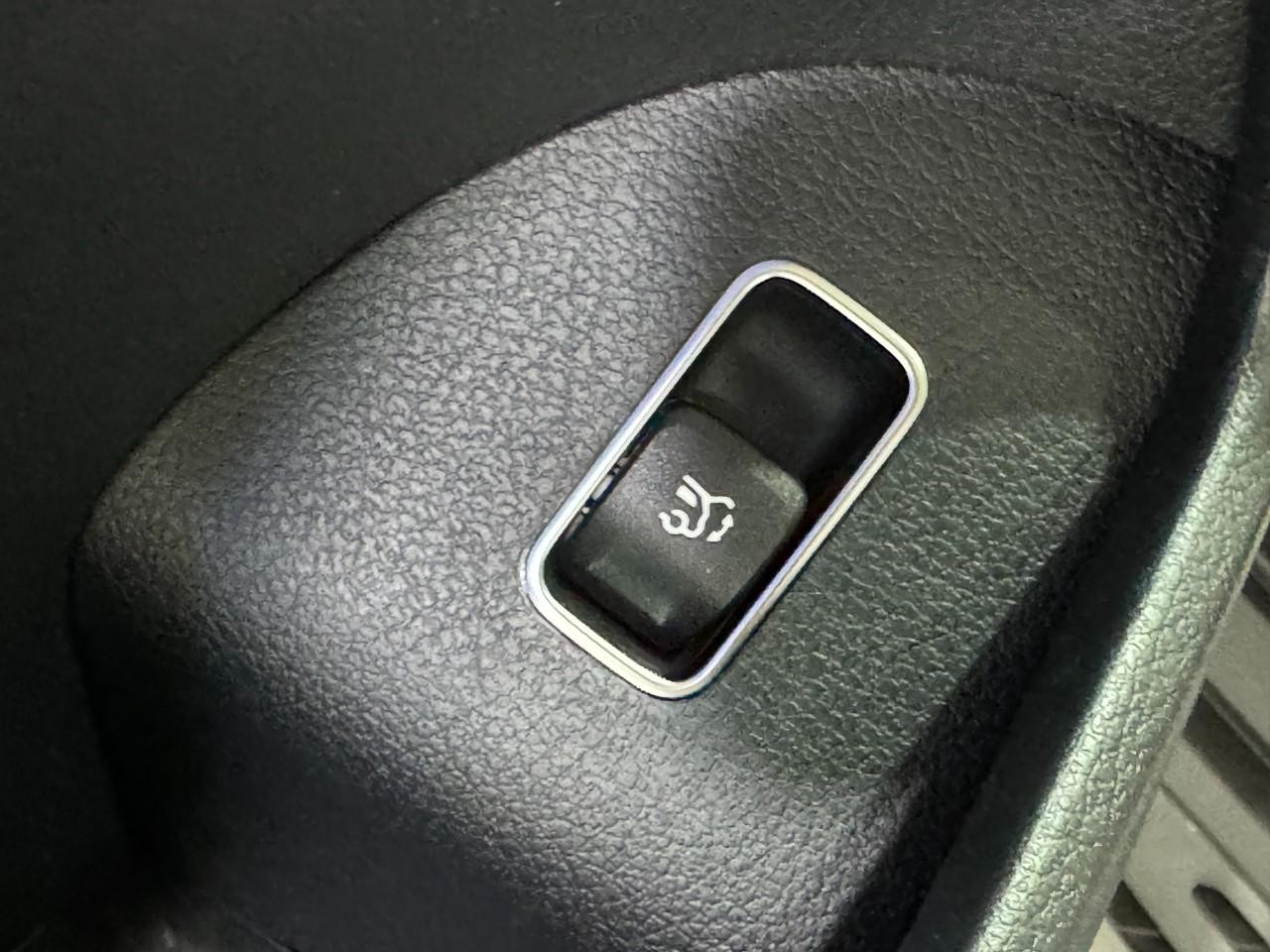 Mercedes-Benz GLE Vehicle Full-screen Gallery Image 28