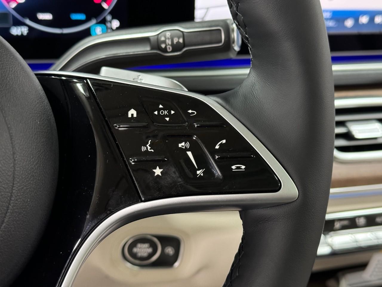 Mercedes-Benz GLE Vehicle Full-screen Gallery Image 34