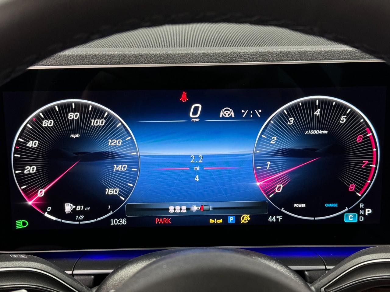 Mercedes-Benz GLE Vehicle Full-screen Gallery Image 35