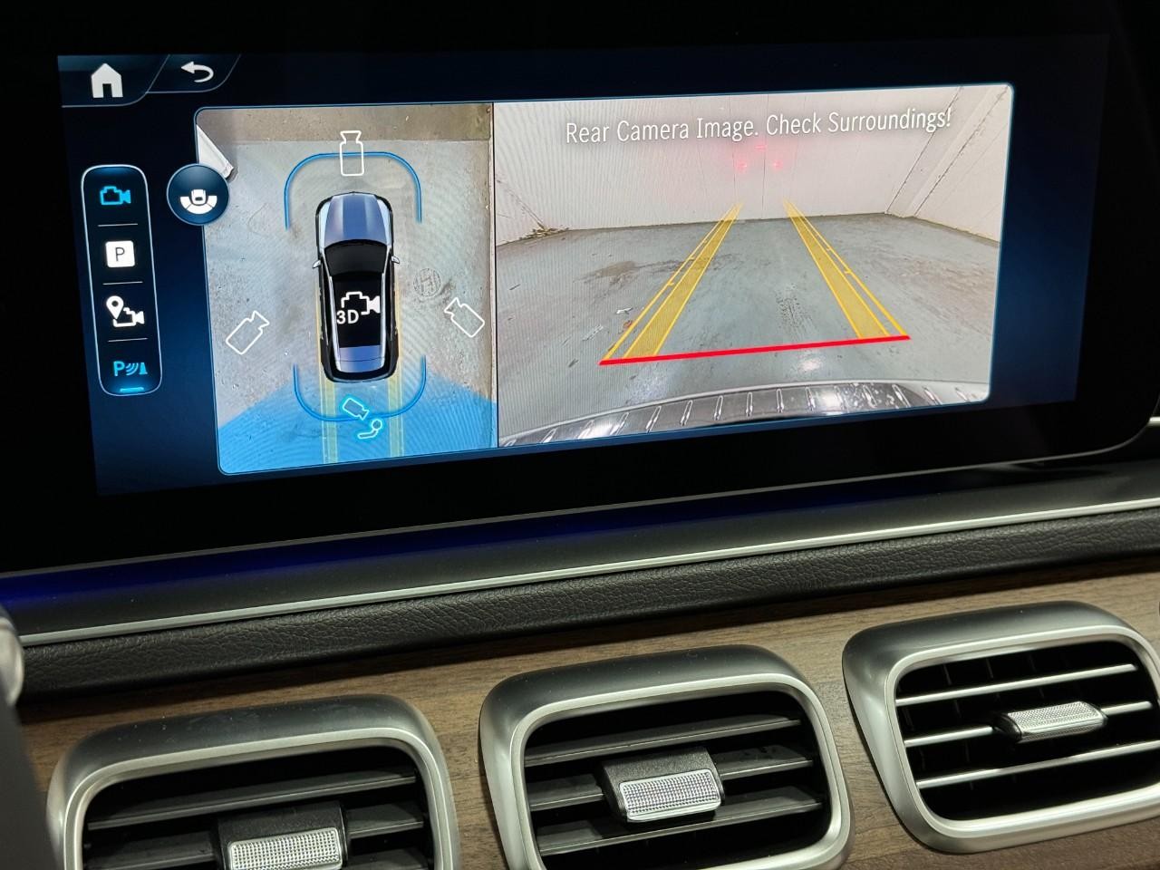 Mercedes-Benz GLE Vehicle Full-screen Gallery Image 37