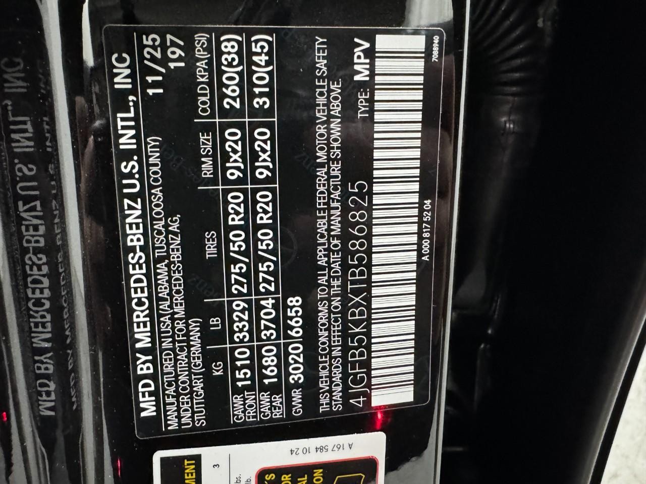 Mercedes-Benz GLE Vehicle Full-screen Gallery Image 38