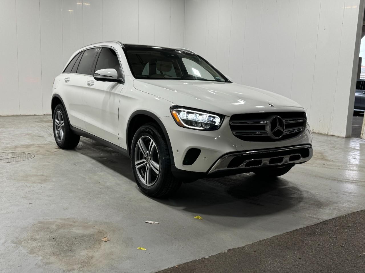 Mercedes-Benz GLC Vehicle Full-screen Gallery Image 6