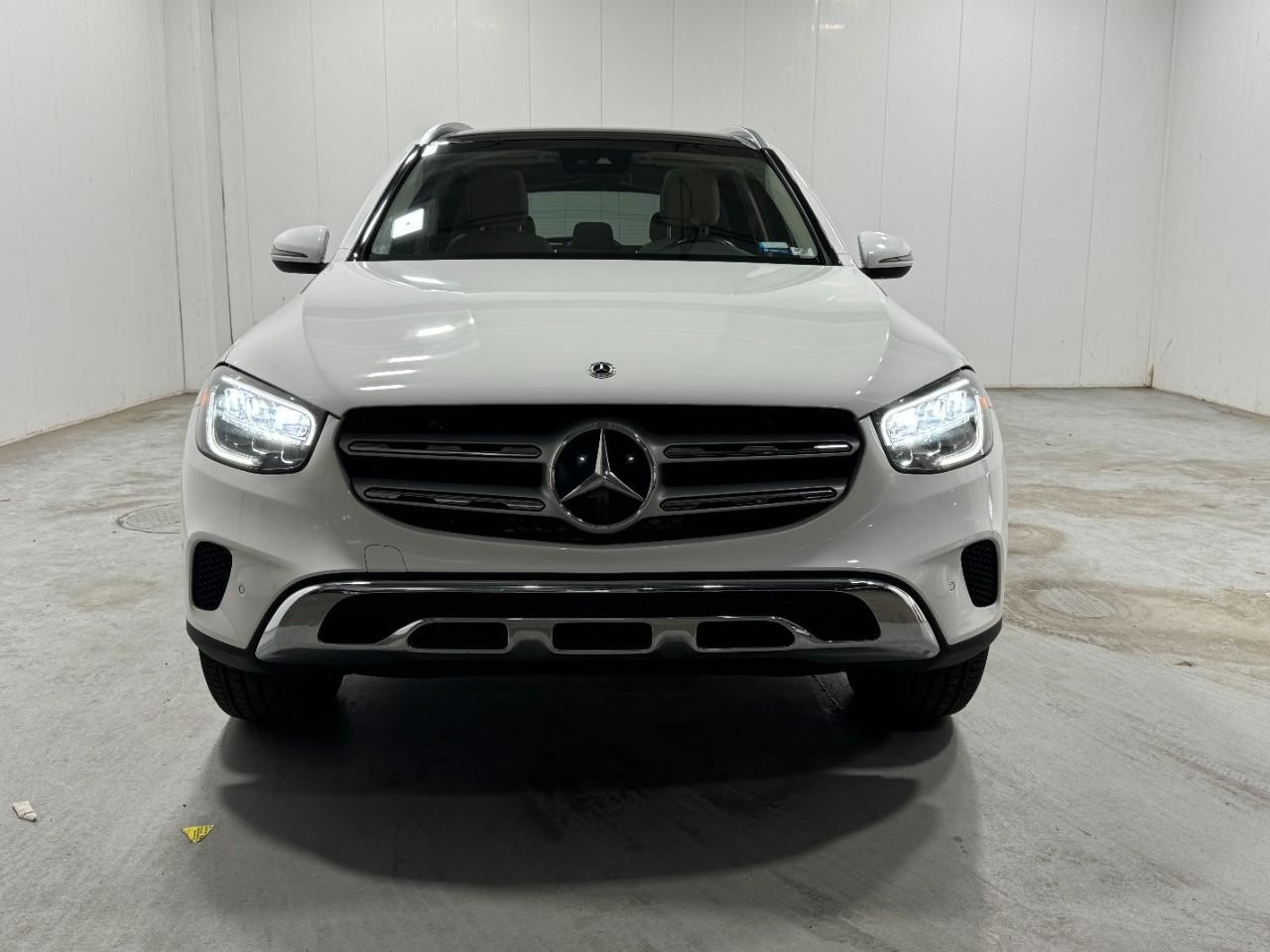 Mercedes-Benz GLC Vehicle Full-screen Gallery Image 7