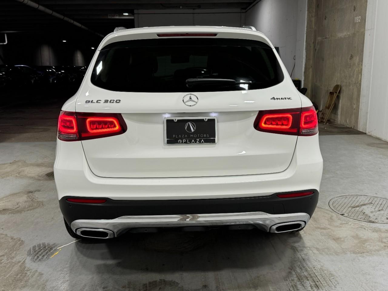Mercedes-Benz GLC Vehicle Full-screen Gallery Image 9