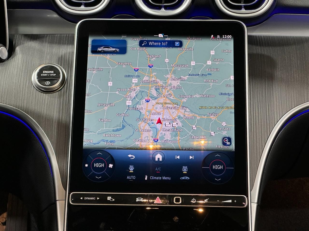 Mercedes-Benz C-Class Vehicle Full-screen Gallery Image 14