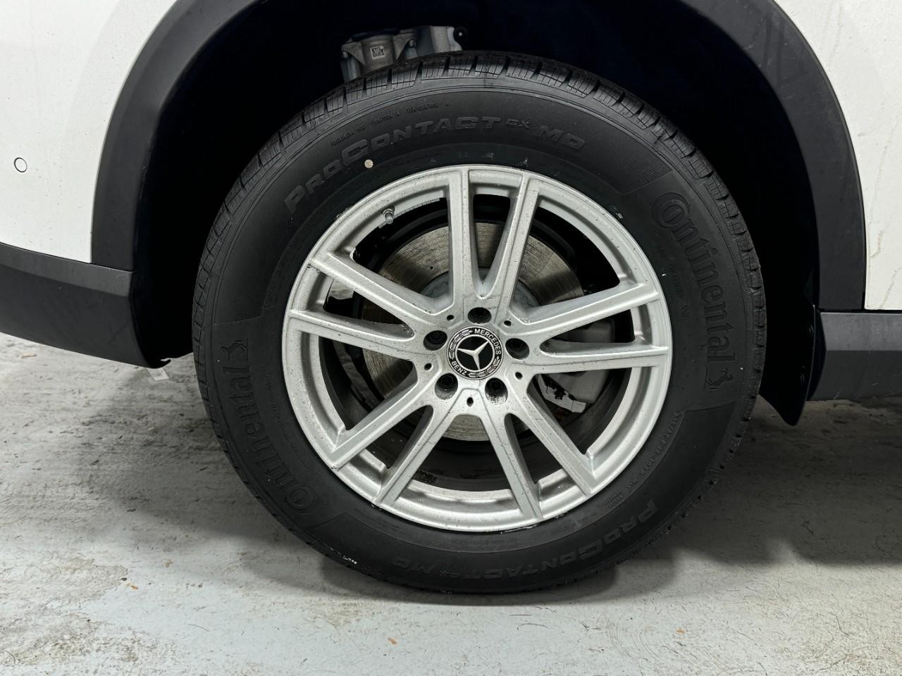 Mercedes-Benz GLC Vehicle Full-screen Gallery Image 5