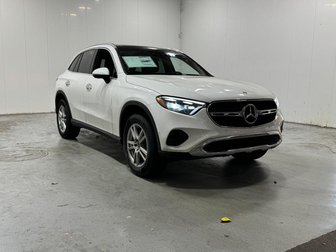 Mercedes-Benz GLC Vehicle Full-screen Gallery Image 6