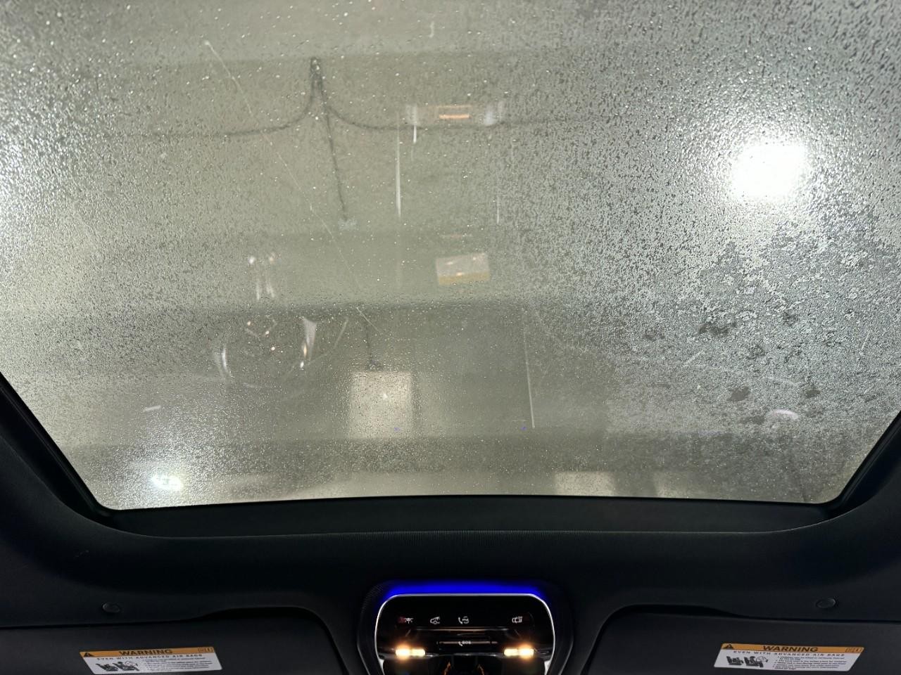 Mercedes-Benz GLC Vehicle Full-screen Gallery Image 11