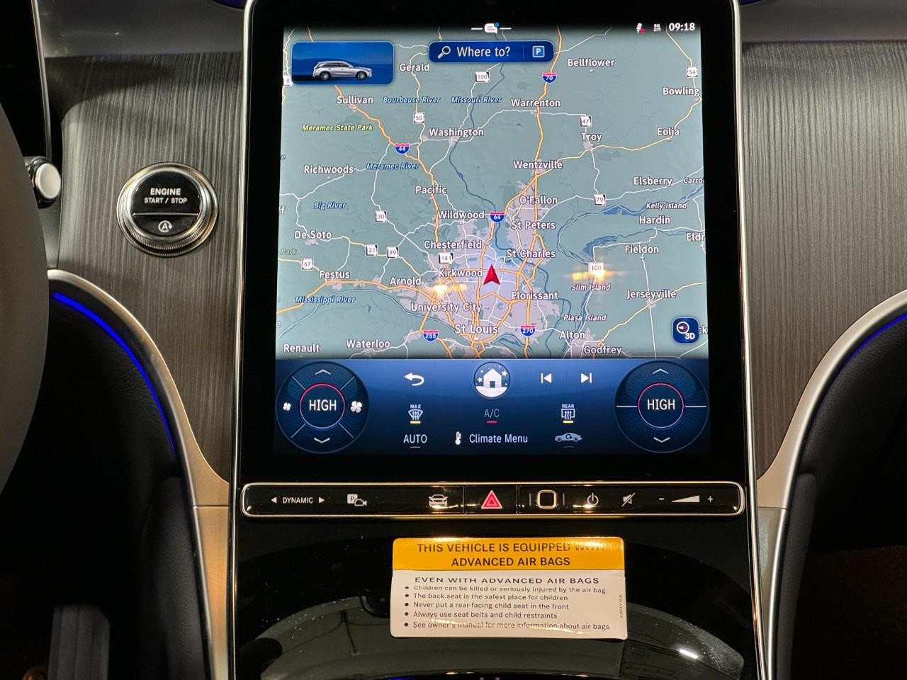 Mercedes-Benz GLC Vehicle Full-screen Gallery Image 14