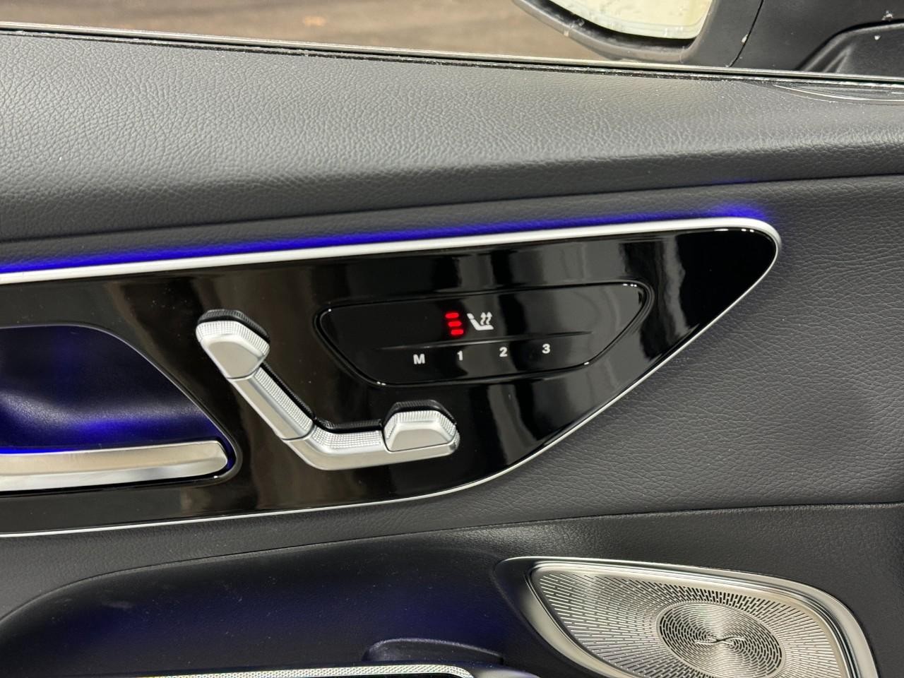 Mercedes-Benz GLC Vehicle Full-screen Gallery Image 22