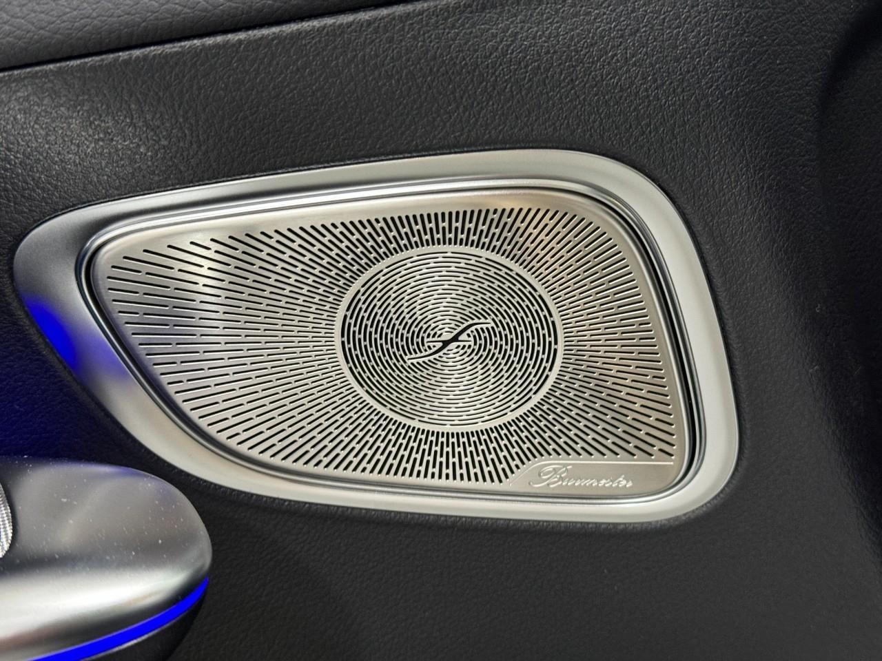 Mercedes-Benz GLC Vehicle Full-screen Gallery Image 25