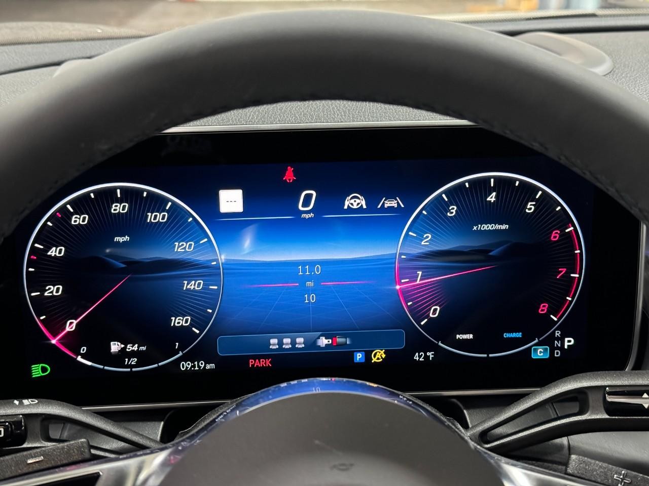 Mercedes-Benz GLC Vehicle Full-screen Gallery Image 33