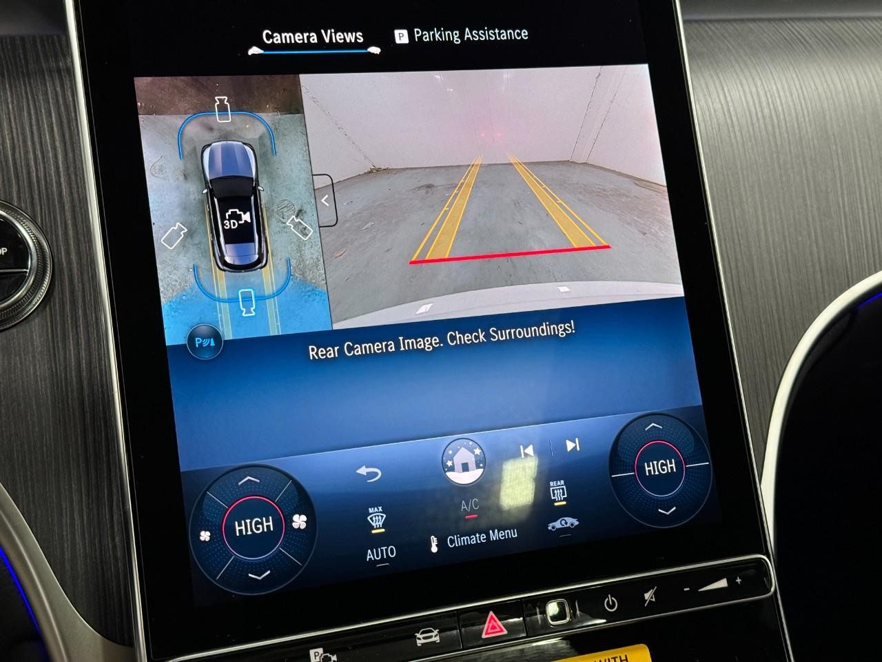 Mercedes-Benz GLC Vehicle Full-screen Gallery Image 35