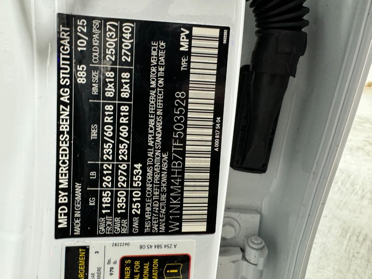 Mercedes-Benz GLC Vehicle Full-screen Gallery Image 36