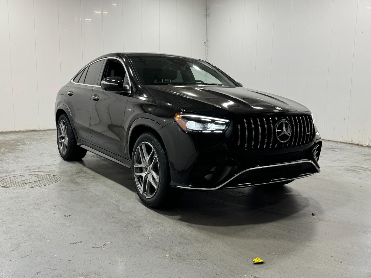 Mercedes-Benz GLE Vehicle Full-screen Gallery Image 6